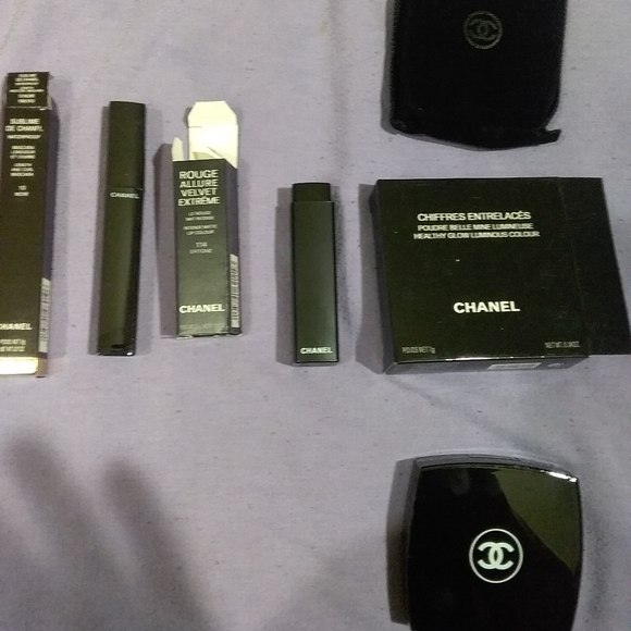 Chanel makeup set - Picture 2 of 5